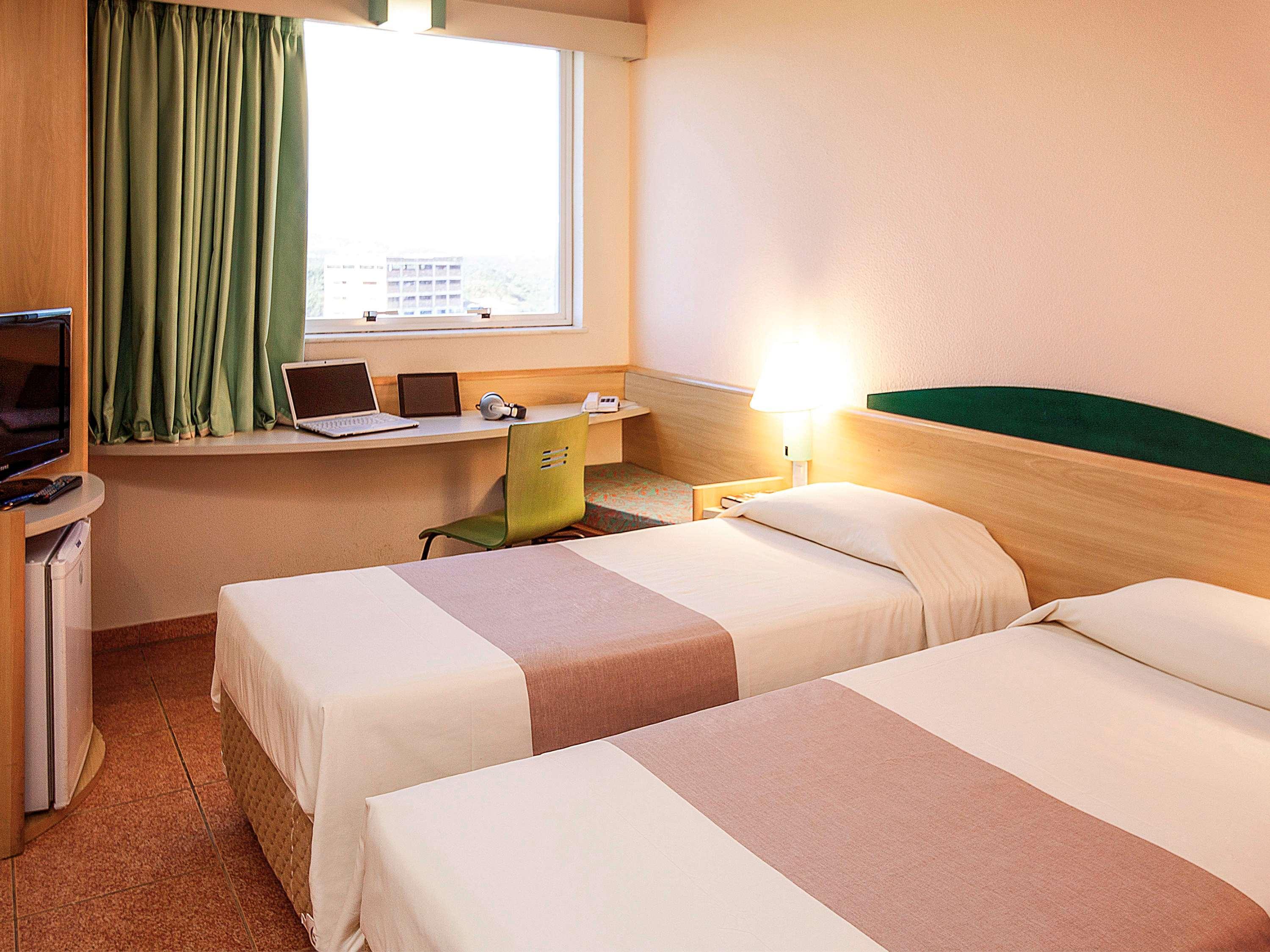 Ibis Vitoria Aeroporto Hotell Carapina Exteriör bild